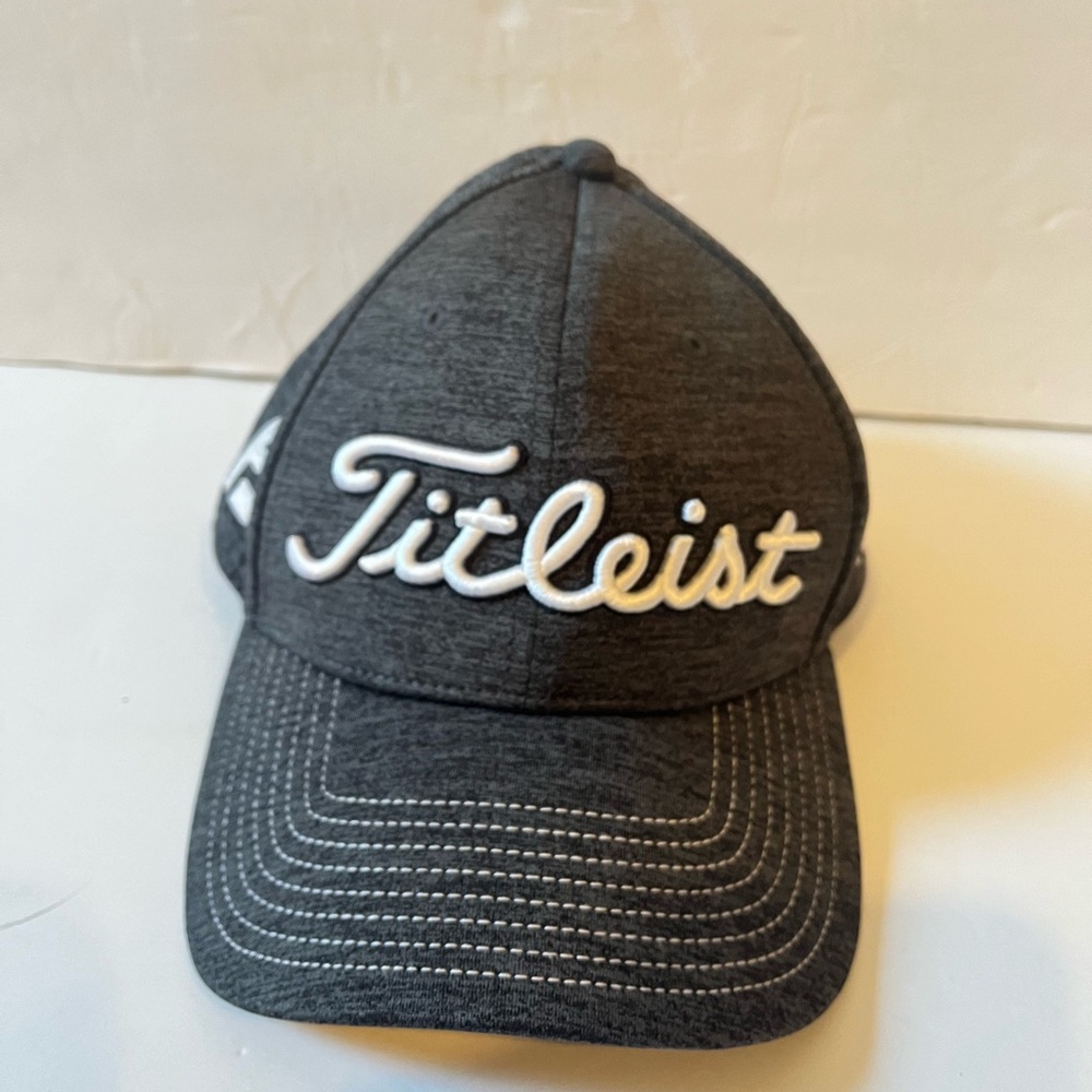TITLEIST PRO V 1 GOLF HAT Footjoy SIZE MED/LARGE trucker hat baseball cap